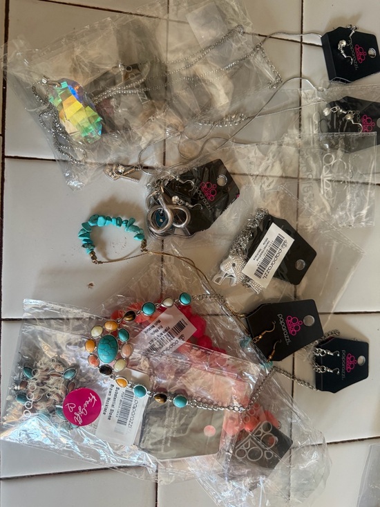 34 Piece Paparazzi Piece - Picture 10 of 10